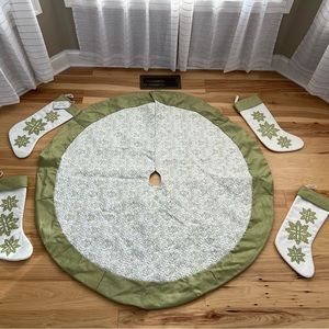 Tree skirt and 4 stockings